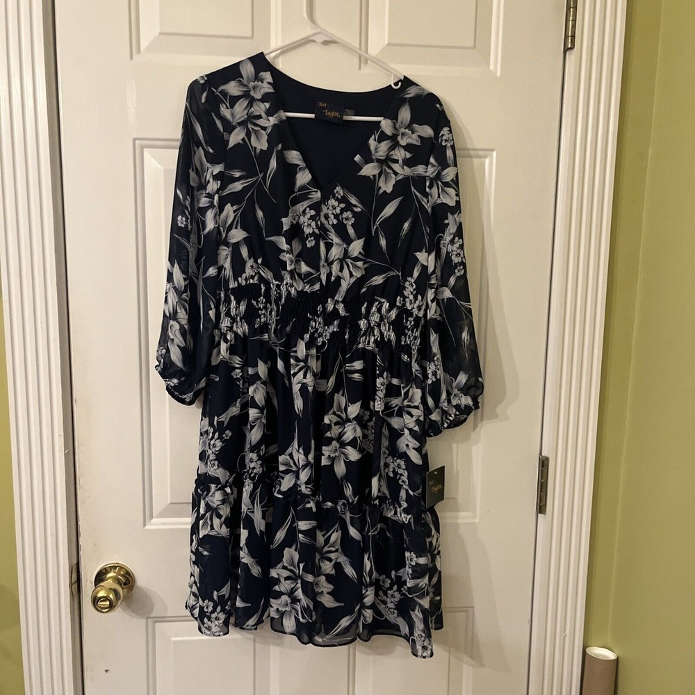 Just Taylor Floral Casual Dress Size 10 Blue White‎ Shear With Lining .